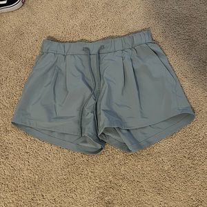 lululemon stroll at sundown 3” short